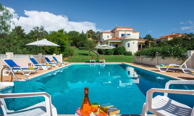 Monte Raposo Villa | Villa Quina~Heated Pool*~ Fibre Wi-fi - 8 + 4 cots - Booking 2026 & 2027 NOW