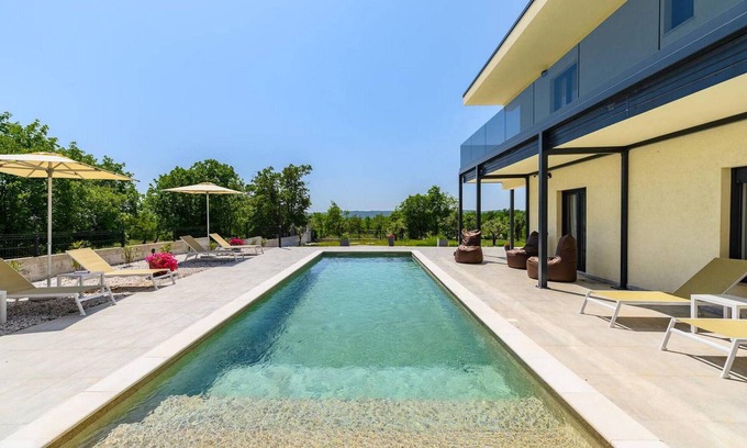 Brgod Casa | Villa Quinta is a modern holiday home with swimming pool and sauna, only 4 km from the sea.