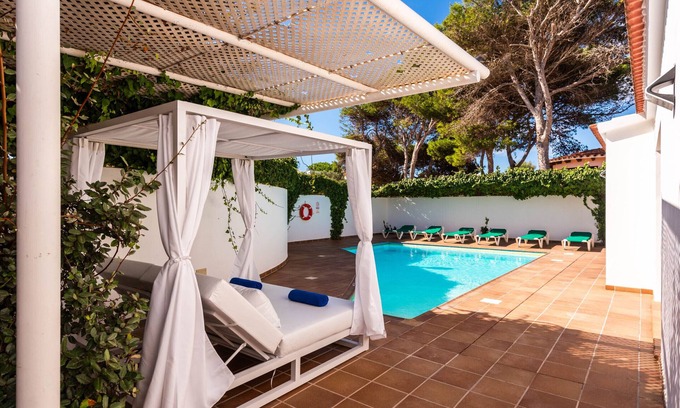 Cala'n Bosch Villa | Villa Raquel con piscina privada, WIFI, 600 M de la playa, AC y BBQ