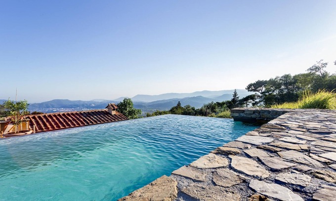 Santo Stefano di Magra Villa | Villa 'Relais Ponzano' cerca de Cinque Terre con vistas al mar y la montaña, piscina infinita, Wi-Fi