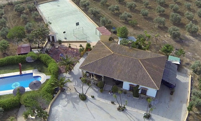 Ardales Villa | VILLA REY, EN ARDALES CON PISCINA Y TENIS, A 7 KMS DEL CAMINITO DEL REY
