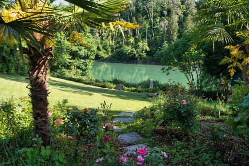 Hohentengen am Hochrhein Villa | Villa Rheinblick - Riverside Gem near Zurich