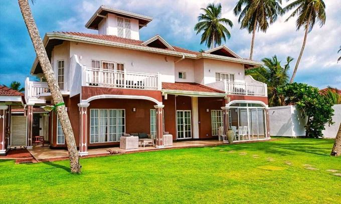 Hikkaduwa Villa | Villa Riina. ¡Lo mejor que puedes conseguir en Sri Lanka! Villa privada de lujo en la playa!