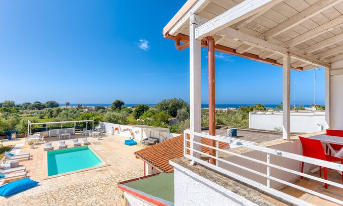 Capilungo Villa | Villa 'Rilù - Sole Rosso' con piscina compartida, Wi-Fi y aire acondicionado