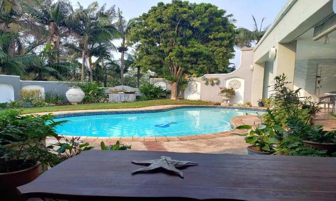 Umhlali Beach Cama Y Desayuno | Villa Roc Guesthouse - Solar Power