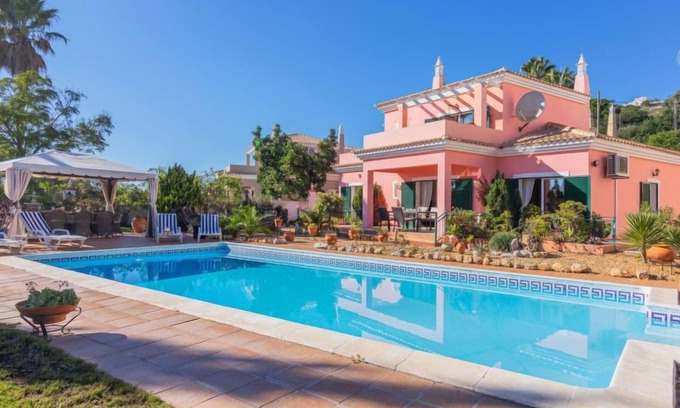 Parragil Casa | Villa Rosa by Interhome