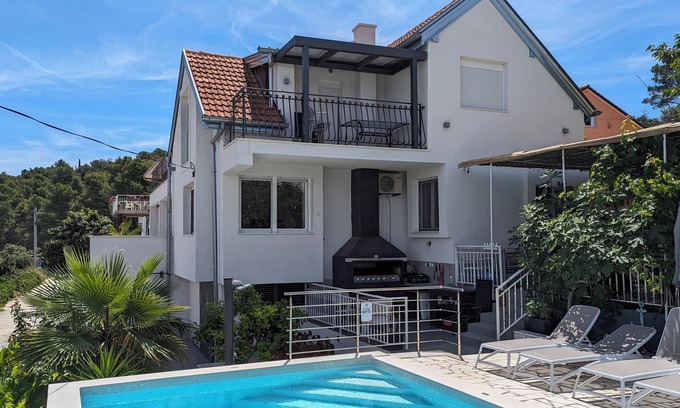 Arbanija Apartamento | Villa Rosa Ciovo / Pool / 120m zum Strand / 2 Apartments