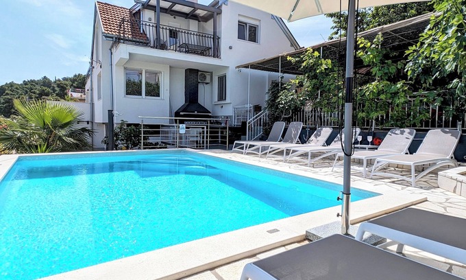 Municipality of Trogir Casa | Villa Rosa vacation home with two apartments on Čiovo Trogir, pool 150m to the beach
