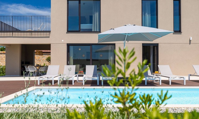 Labinci Villa | Villa Rosallianne by Villas Guide