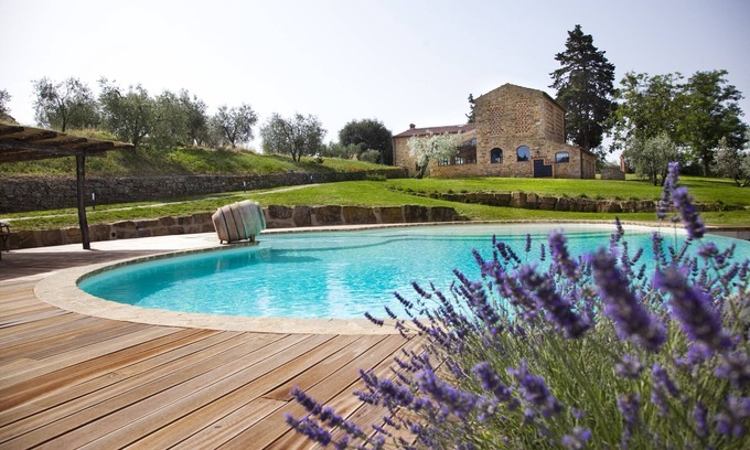 Poggibonsi Villa | Villa Rugiada Promoted By WeekHomes.com