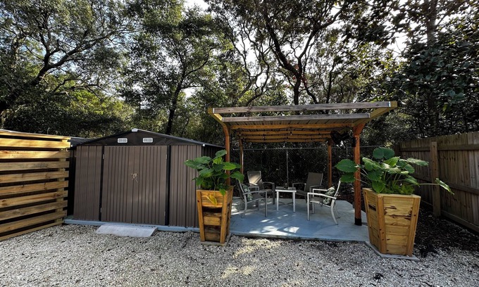 Gulf Breeze Villa | Villa Saffron Private Vacation for 2 Last Minute Special