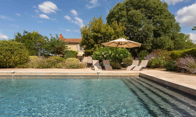 Saint-Etienne-du-Gres Casa | Villa Saint-Étienne-du-Grès, 4 bedrooms, 8 persons