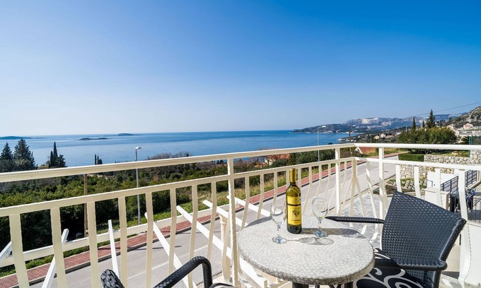 Plat Apartamento | Villa Samba - Standard One-Bedroom Apartment with Balcony and Sea View