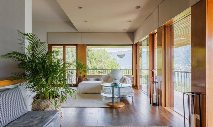 Como Villa | Villa San Pietro-Lake Views/AC/Parking/Jacuzzi/Gym