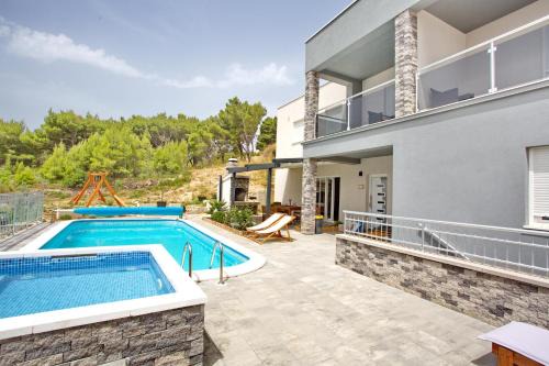 Omis Villa | Villa Sara with Sea View and Private Heated Pool