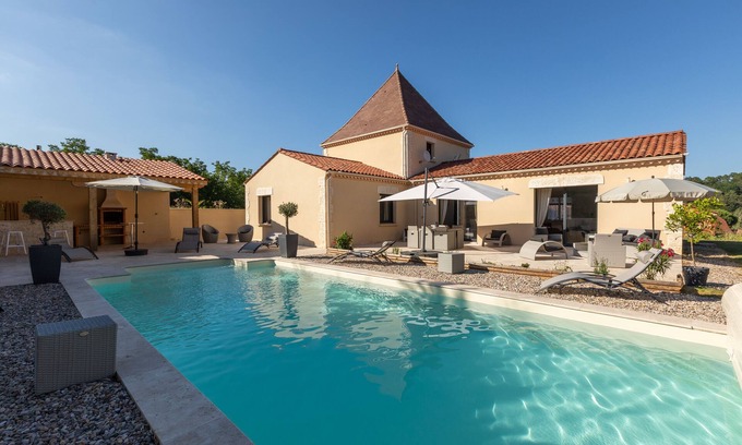 Sarlat-la-Caneda Villa | Villa Sarlat, air-conditioned, 3 bedrooms, heated swimming pool, pool house ....