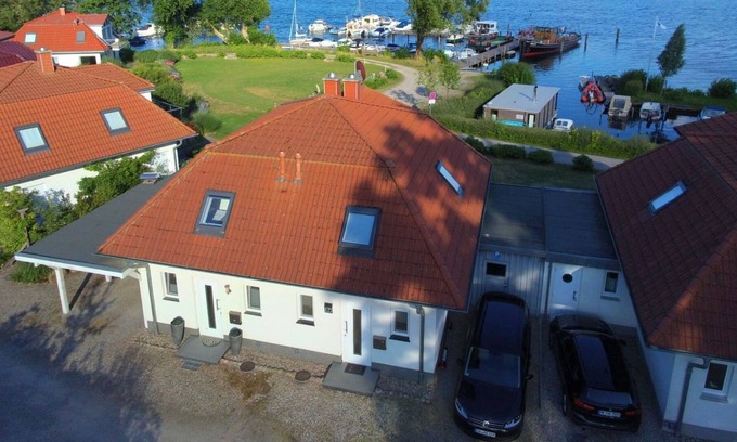 Bad Kleinen Casa | Villa Schnuppig on Lake Schwerin