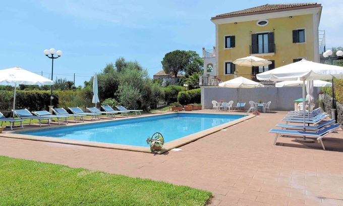 Santa Tecla Apartamento | Villa Sciare Modò - apartamento de dos habitaciones n. 1 planta baja con terraza amueblada