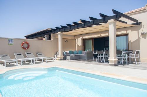 Caleta de Fuste Villa | Villa Señorio del Castillo - Private Heated Pool