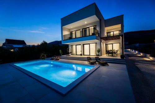 Rudine Villa | Villa Seascape with private pool