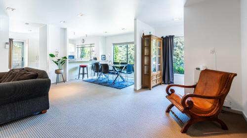 Wellington Casa | Villa Sebastian - Large Modern Home