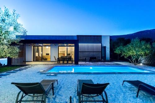 Kastel Stari Villa | villa Sempervivum 2 with pool and sea view