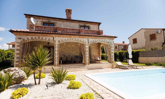 Cabrunici Villa | Villa Serenita with private pool in quite village Cabrunici in Istria