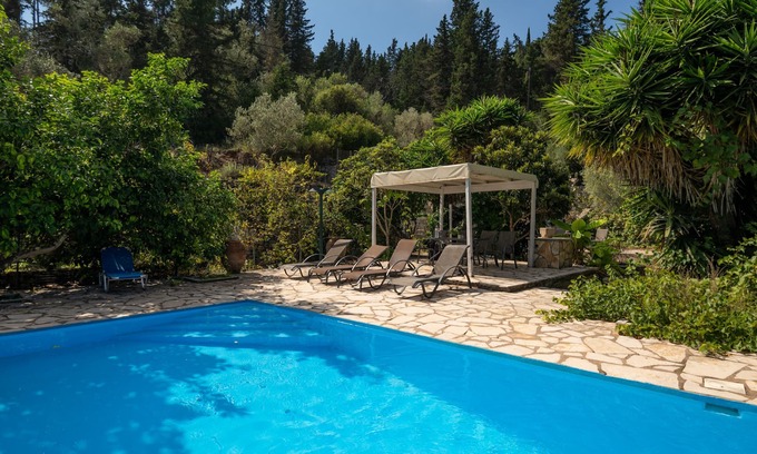 Koutsi Villa | Villa Sevi: Aislado, Piscina privada, A / C