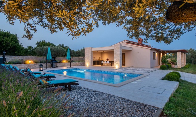 Mali Vareski Villa | Villa Silentio with whirlpool, large garden, complete privacy & quiet location