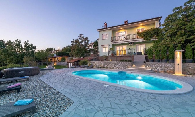 Bezjaki Apartamento | Vacation Villa Silvana 5BR Private Pool