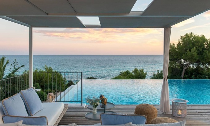 Vilanova I la Geltru Villa | Villa 'Sitges Casa Del Mar' with Sea View, Wi-Fi and Air Conditioning
