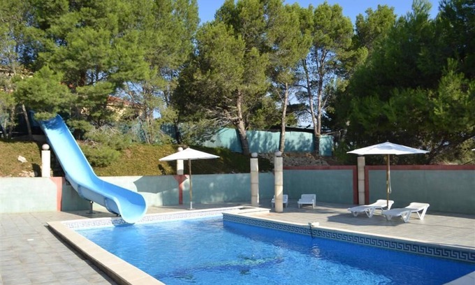 Moussan Villa | Villa, tobogán, piscina, cocina de verano, cancha de tenis, baloncesto, remojo