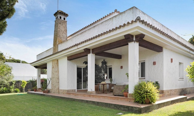 Cabo Roche Villa | Villa 'Sol, Playa Y Diversion En Roche' con terraza privada, Wi-Fi y aire acondicionado