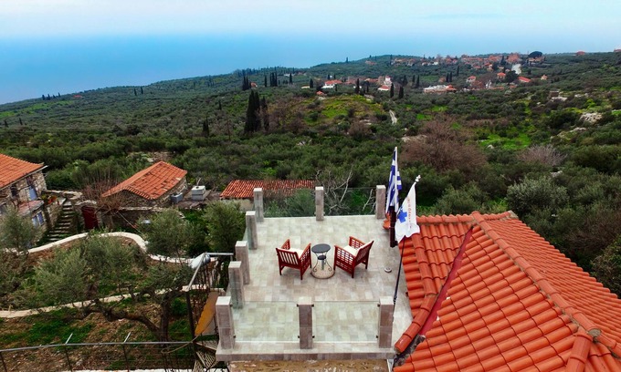 Thalames Casa | Villa Somatiana: Traditional Stone House