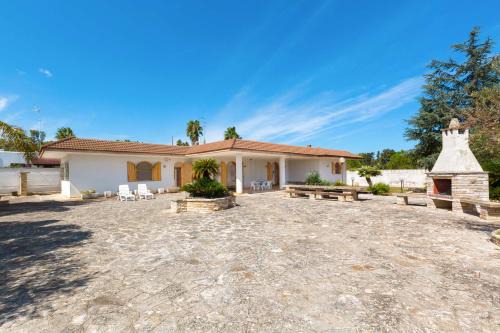 Lecce Villa | Villa Sorriso by BarbarHouse