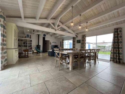 Saint-Denis-d'Oleron Casa | Villa spacieuse avec piscine privée, WiFi gratuit et jardin clos, à proximité de la mer et du centre-ville - FR-1-246A-279