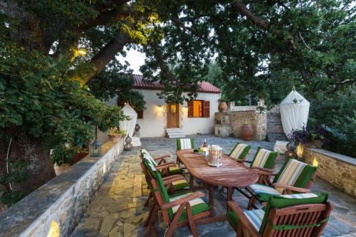 Argyroupoli Villa | Villa Stimpolis