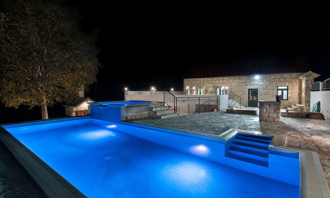 Rascane Casa | Villa Stipanovi Dvori with heated pool
