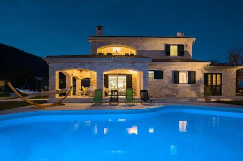 Brsec Villa | Villa Stonegate Estate - Bonus, dvije vile jedna cijena!