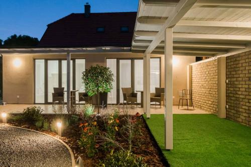 Keszthely Apartamento | Villa Strokay - Few minutes walk from Lake Balaton