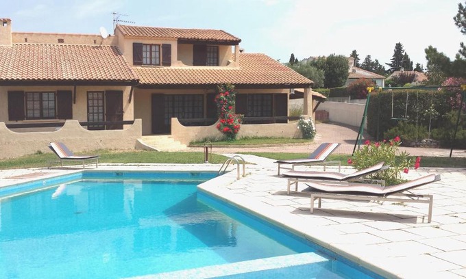 Gignac-la-Nerthe Villa | Villa Style Provencal