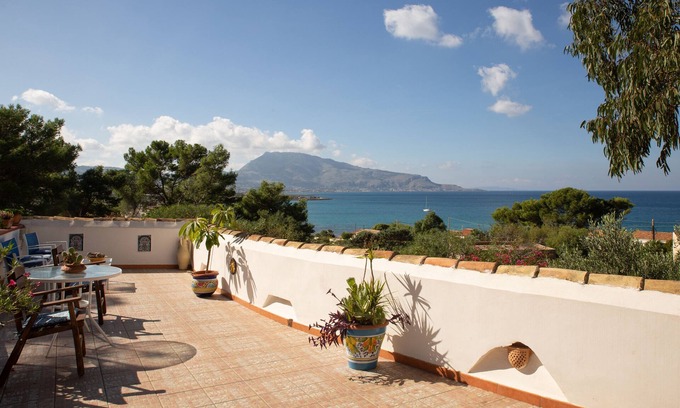 Cornino Villa | 'Villa Sul Mare Vista Tramonto' con vistas al mar, jardín y Wi-Fi