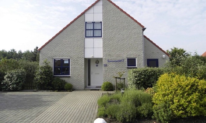 Julianadorp aan zee Casa | Villa Summerwind2*****, sauna, fireplace, WLAN, enclosed parking. Garden, by the sea, by the golf course