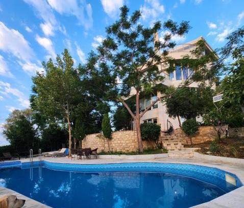 Ishem Casa | Villa Sunrise