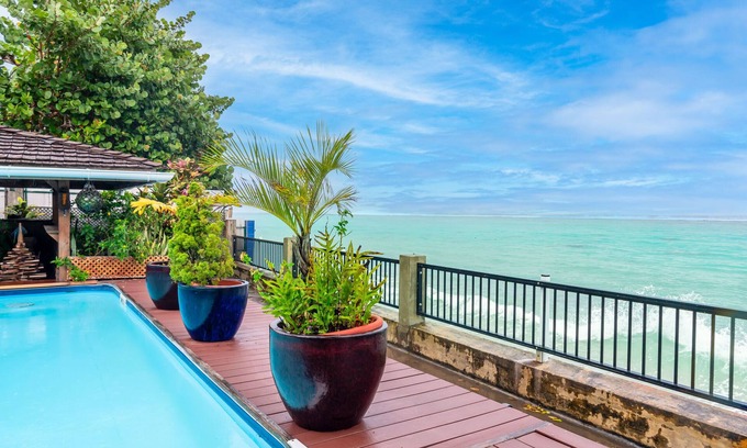 Paea Villa | Villa Sunset Manaarii in Paea Pool & Beach