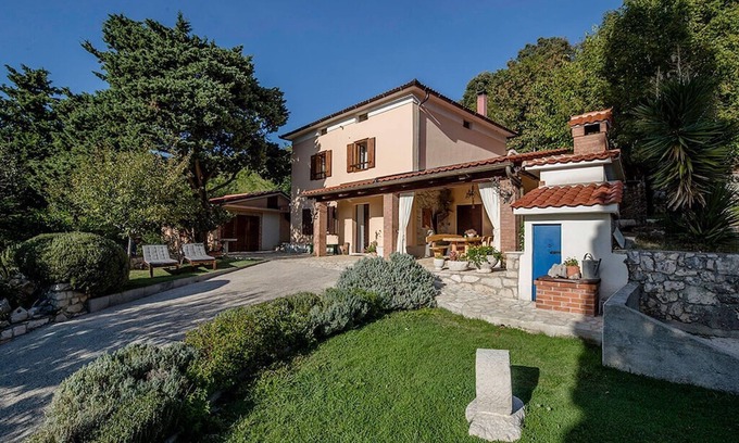 Supetarska Draga Villa | Villa Supetarska Draga by Villas Guide
