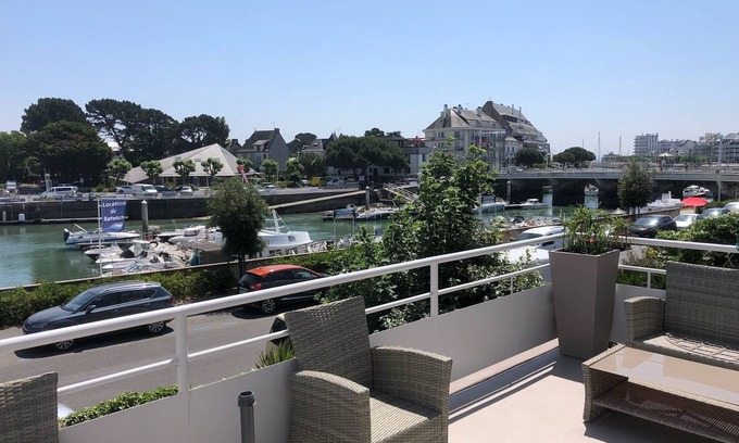Le Pouliguen Villa | VILLA SUR LE PORT DU POULIGUEN - LA BAULE, REVEILLEZ-VOUS AVEC LES BATEAUX 😀