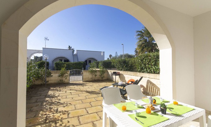 Torre dell'Orso Casa | Villa rodeada de vegetación a pocos pasos de la playa.