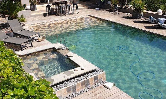 Le Beausset Casa | Villa rodeada de olivos con jacuzzi.
