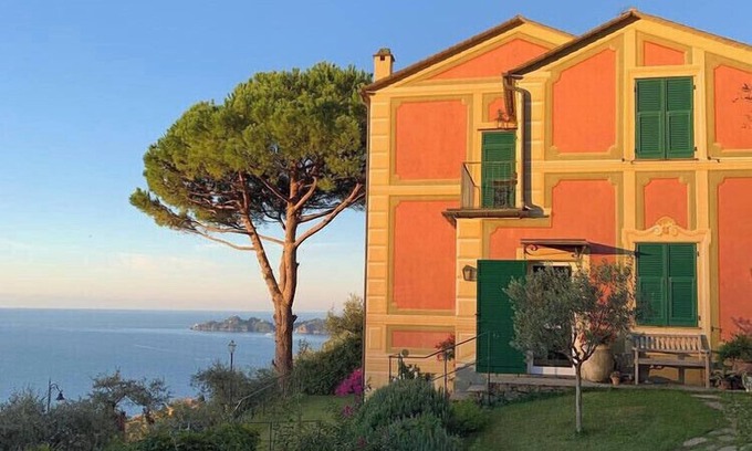 Zoagli Villa | Villa rodeada de vegetación con vistas al mar sobre el Golfo de Portofino